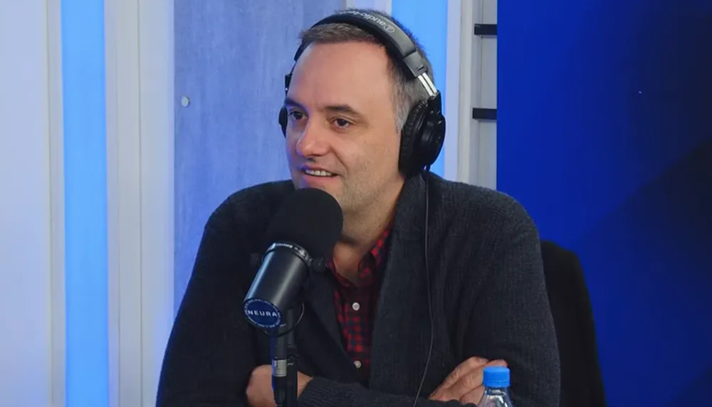 manuel-adorni-vinculo-las-denuncias-su-contra-su-cercania-javier-milei